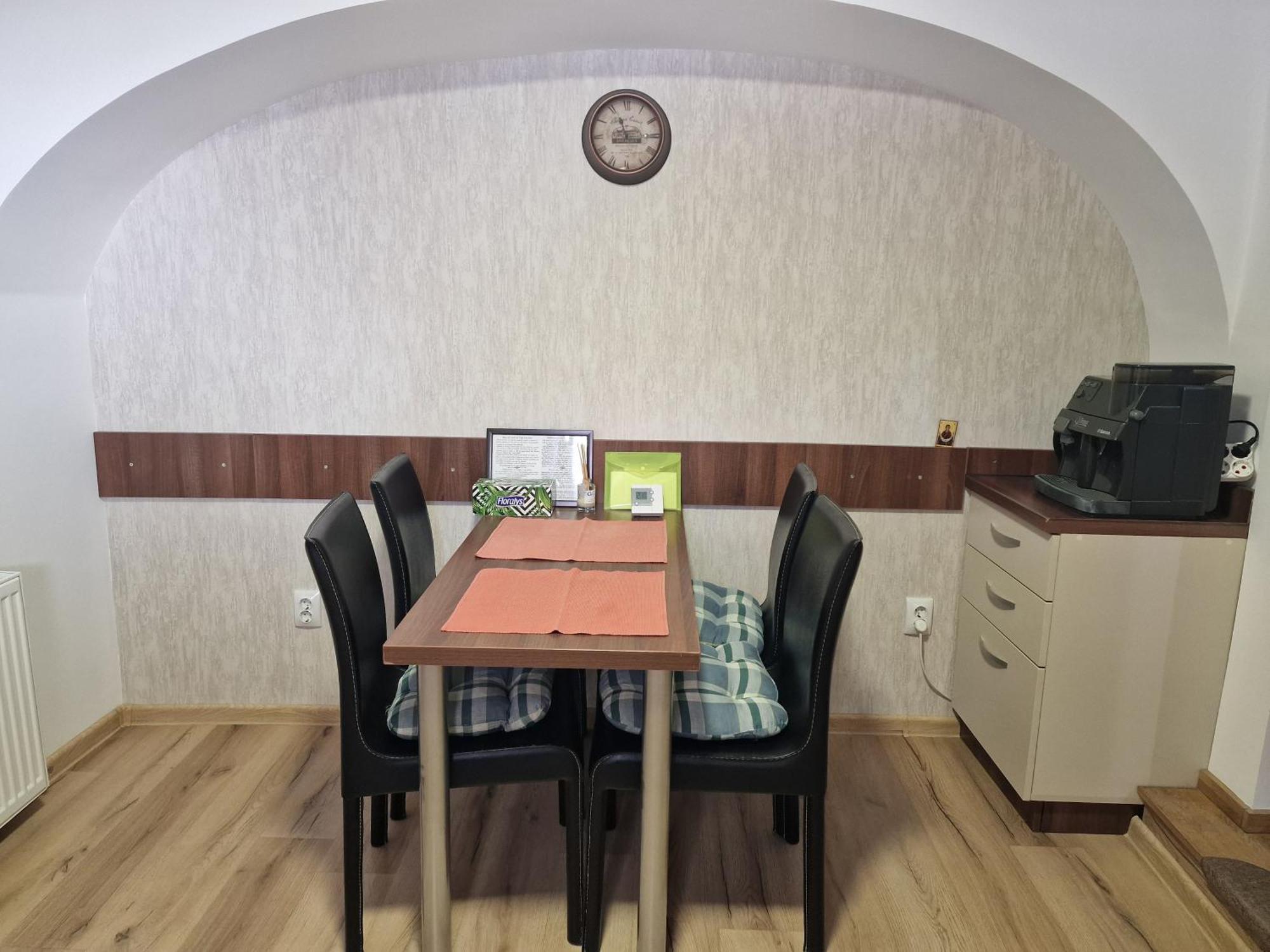 Apartament Lucretia - Centrul Sibiului Екстер'єр фото